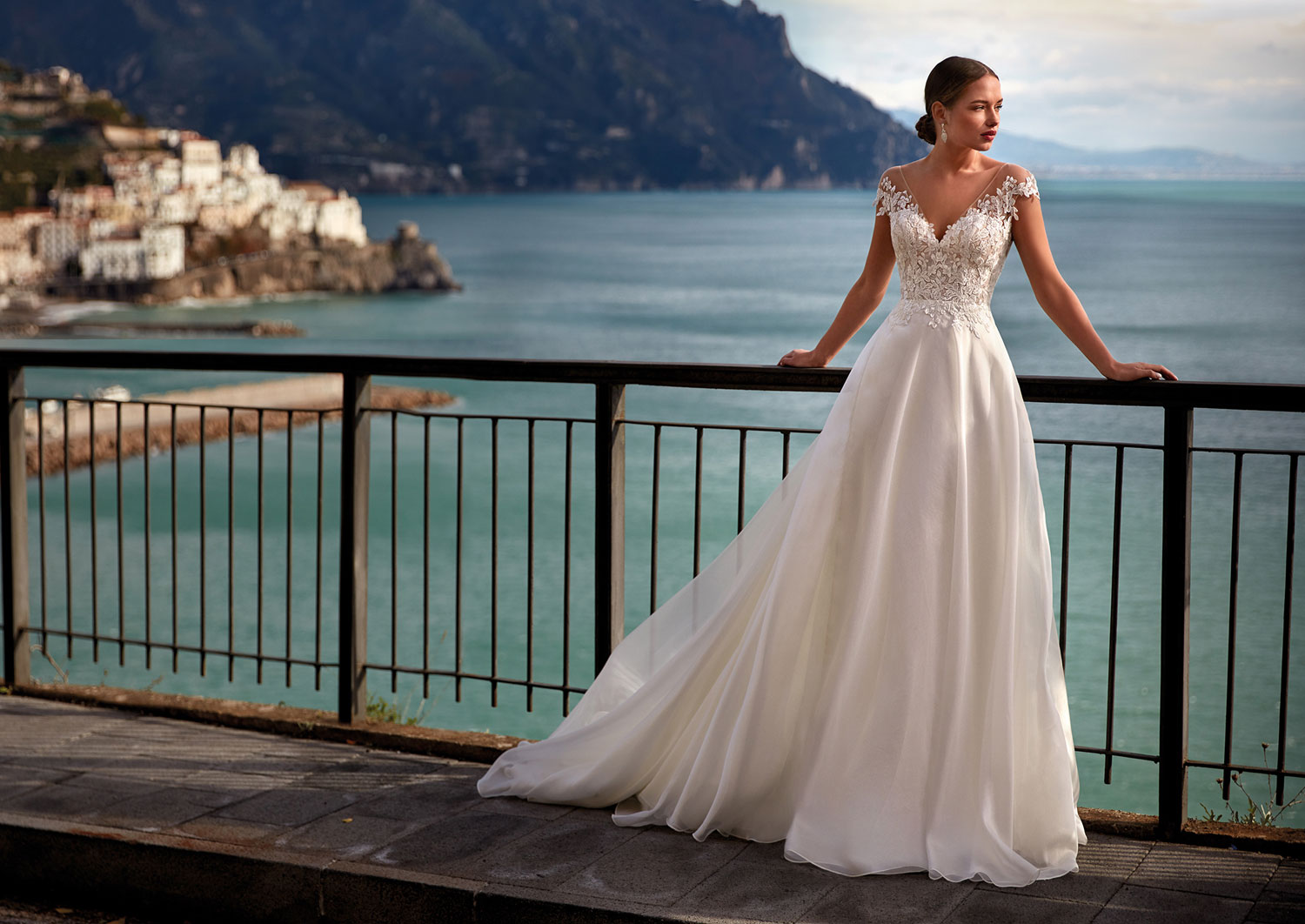 brautkleid-schlicht-spitze-alinie